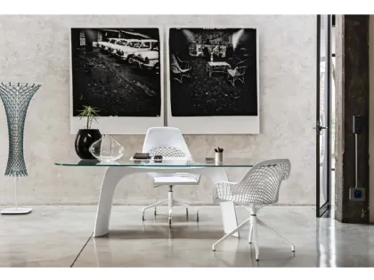 Lampada in metallo con rete in cuoio Guapa Floor Lamp di Midj