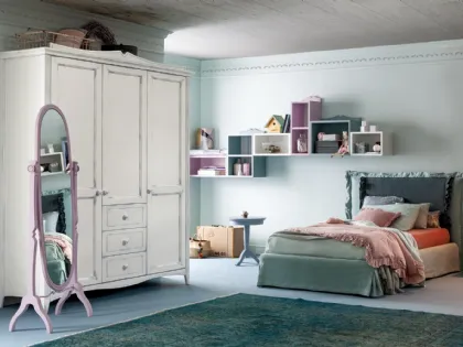 Armadio con ante battenti finitura shabby in laccato bianco Butterfly 03 di Callesella