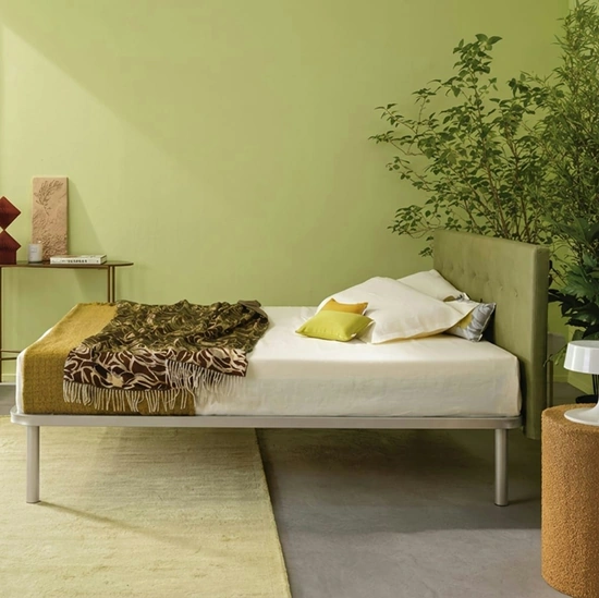 Letto con testiera trapuntata Simplicity Project C55 di Dorsal