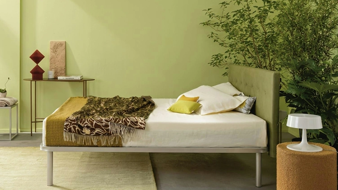 Letto con testiera trapuntata Simplicity Project C55 di Dorsal