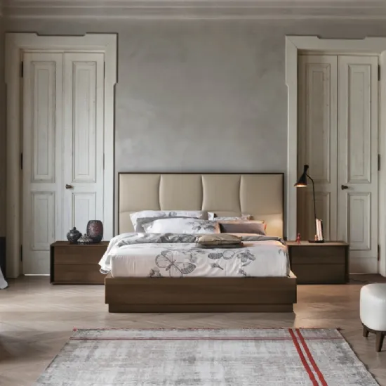 Letto Prestige con testiera imbottita rivestita in ecopelle di Tomasella