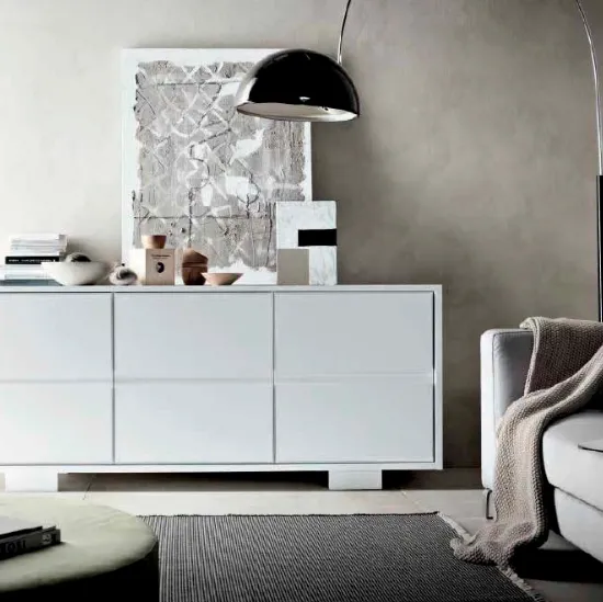 Madia a tre ante in laccato bianco opaco Living di FGF Mobili
