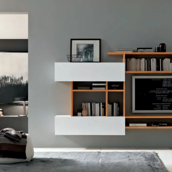 Libreria sospesa con spazio TV in legno e laccato lucido CM56 di FGF Mobili