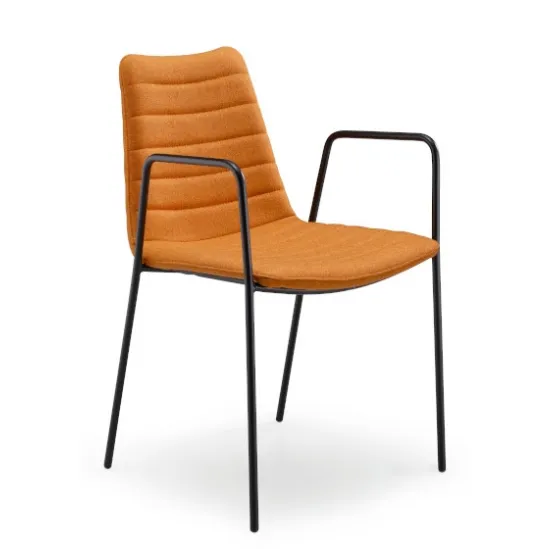 Sedia in tessuto con braccioli Cover P M TS di Midj