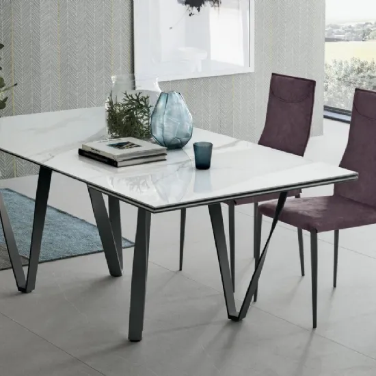Sedia Diva in tessuto con struttura in metallo antracite di Sedit