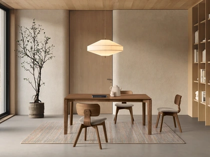 Sedia in legno di gomma con seduta imbottita Kaya di Ikone Casa