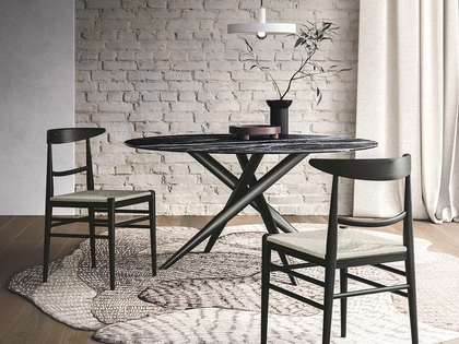 Sedia in frassino tinto carbone e seduta in paglia Louis di Sedit