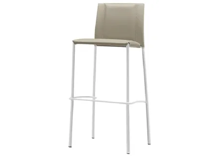 Sgabello in cuoio con struttura in metallo verniciato Silvy M CU di Midj