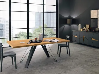Tavolo Blade in legno con profilo dritto e base in metallo laccato antracite di FGF Mobili