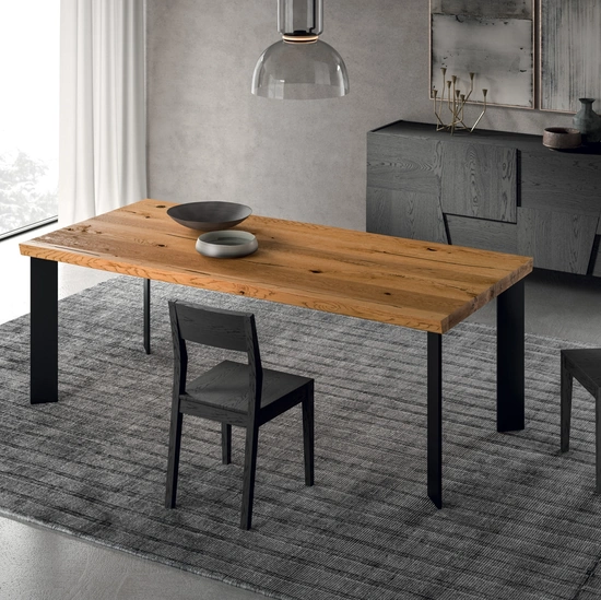 Tavolo Zenit in rovere e metallo di FGF Mobili