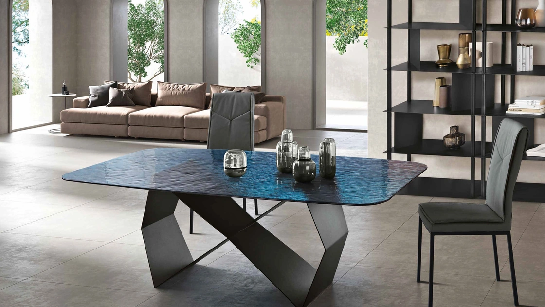 Tavolo Karl in vetro martellato blu di Capodarte