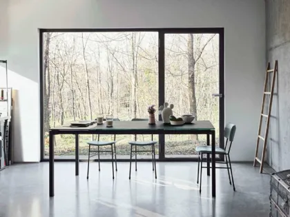 Tavolo Allungabile con piano in ceramica e struttura in metallo More di Midj