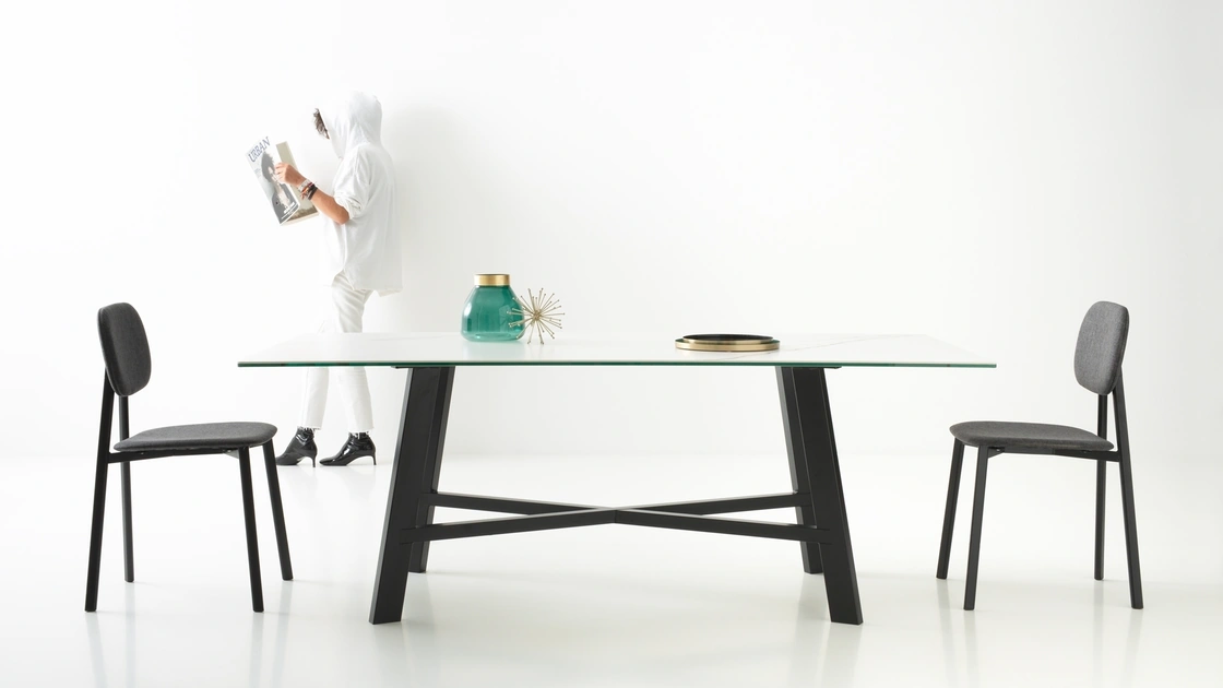 Tavolo Thor Fisso con piano in vetro ceramica marmo statuario di Pointhouse