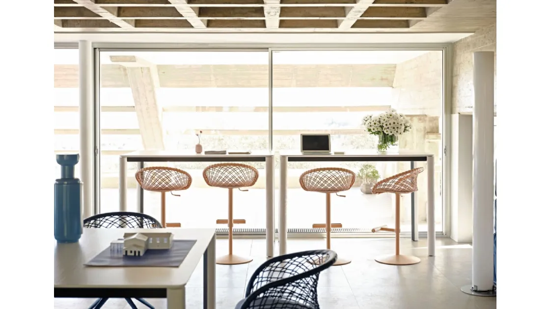 Tavolo in legno laccato Woody Alto di Midj