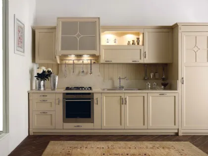 Cucina Classica lineare Chimera  in legno laccato opaco Beige di Le Cucine dei Mastri