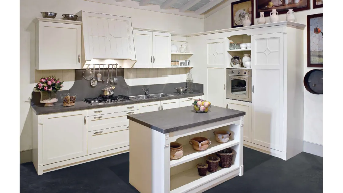 Cucina Classica lineare in laccato bianco con top in marmo Ebano Chimera di Le Cucine dei Mastri