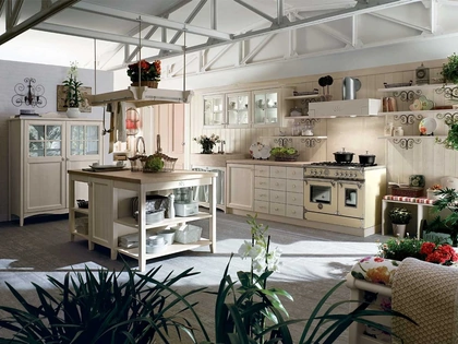 Cucina Classica con isola in legno con pensili a vetrina e base a giorno con lavello in marmo Everyday Canapa Talcato di Callesella