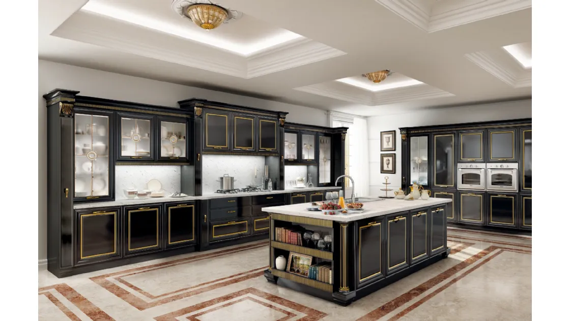Cucina Classica con isola in laccato lucido Nero con finiture oro e top in marmo Imperiale di Le Cucine dei Mastri