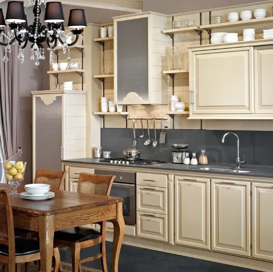 Cucina Classica Store in legno laccato Beige di Le Cucine dei Mastri