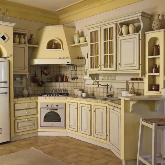 Cucina lineare in Muratura Dante in legno laccato Verde Antico di Le Cucine dei Mastri