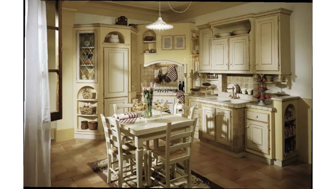 Cucina angolare in Muratura Mastro Cecco in legno finitura Bianco Antico di Le Cucine dei Mastri