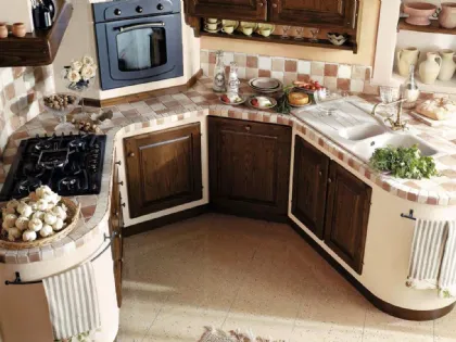 Cucina angolare in Muratura in legno di castagno e top in ceramica a tre colori Mastro Oreste di Le Cucine dei Mastri