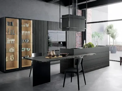 Cucina Moderna lineare in abete liquirizia spazzolato e laccato metal con penisola Atelier Urban di Callesella