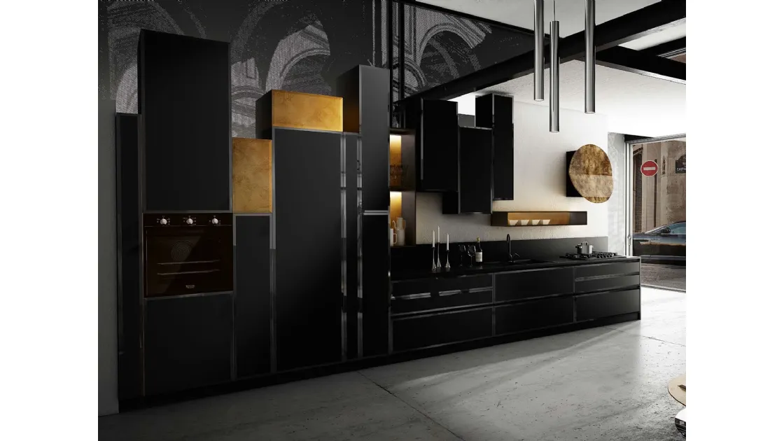 Cucina Moderna lineare in vetro molato Nero opaco con particolari in finitura oro Murano di Le Cucine dei Mastri