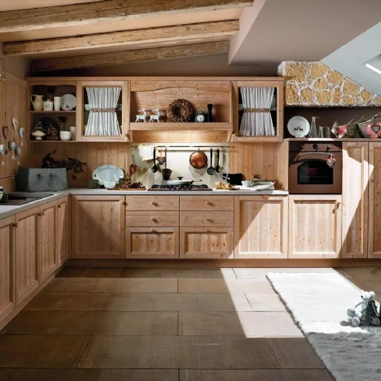 Cucina lineare su misura in legno con ante pensili in vetro Everyday Cotone di Callesella